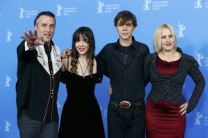 Richard Linklater (esquerda), junto à sua filha Lorelei, Ellar Coltrane e Patricia Arquette, em Berlim.