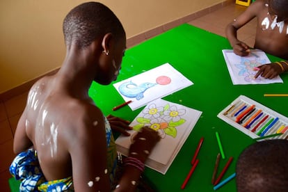 Niños del Centro de la alegría infantil de Mensajeros de la Paz.