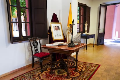 Libro de condolencias por el Papa Francisco habilitado en la Archidiócesis de Sevilla, este martes.