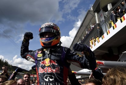 Ricciardo celebra su triunfo en Spa.