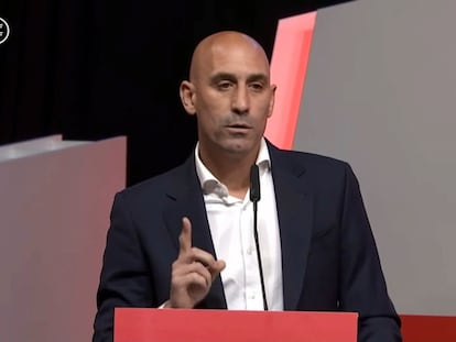 El presidente de la Real Federación Española de Fútbol, Luis Rubiales, durante su intervención en la asamblea general, en una imagen de la federación.