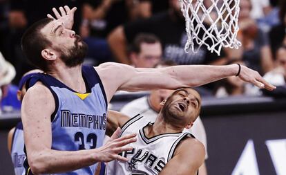 Marc Gasol y Tony Parker.