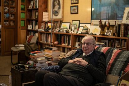 Malcolm Deas es un historiador inglés especializado en el estudio de América Latina en general y de Colombia en particular.