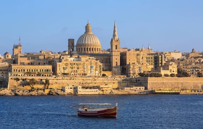 Panorámica de La Valeta, la capital de Malta, con la catedral anglicana de San Pablo al fondo.