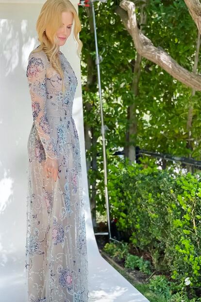 Armani Privé está detrás del vestido en tonos pastel de Nicole Kidman, que estaba nominada por su papel en The Undoing.