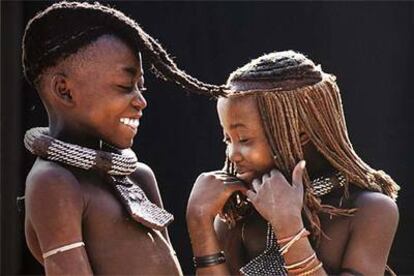 'Convivencia himba, Namibia', del libro 'Orígenes'.