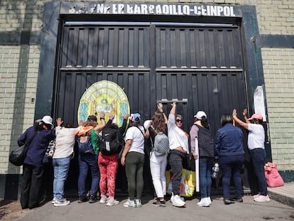 Seguidores de Alberto Fujimori se reúnen esta semana en el penal de Barbadillo (Lima).