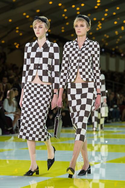 Marc Jacobs apostó todo al damero, símbolo de Louis Vuitton, en su colección primavera-verano 2013 para la marca francesa.