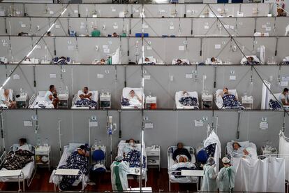 Pacientes de covid-19, en el Hospital Municipal de Campaña Pedro Dell Antonia, en la ciudad de Santo André, en el estado de Sao Paulo, en una fotografía de archivo.