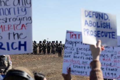 Protest in front of the Family Residential Center, where Adrián Conejo and his son Liam Conejo were held, in Dilley, Texas, on January 28.
