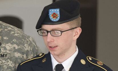 El soldado Manning, al llegar al juzgado militar.