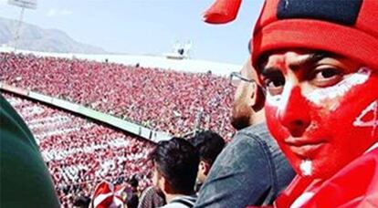 Hanieh el 13 de mayo en el estadio Azadí de Teherán para ver el partido entre el Persépolis, su equipo favorito, y el Rahahan.