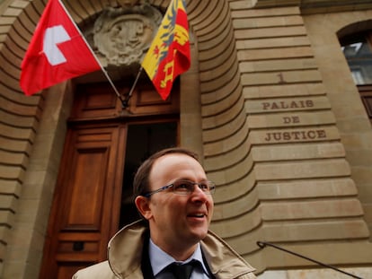 El fiscal suizo Yves Bertossa junto a la Corte de Justicia de Ginebra, en 2018.