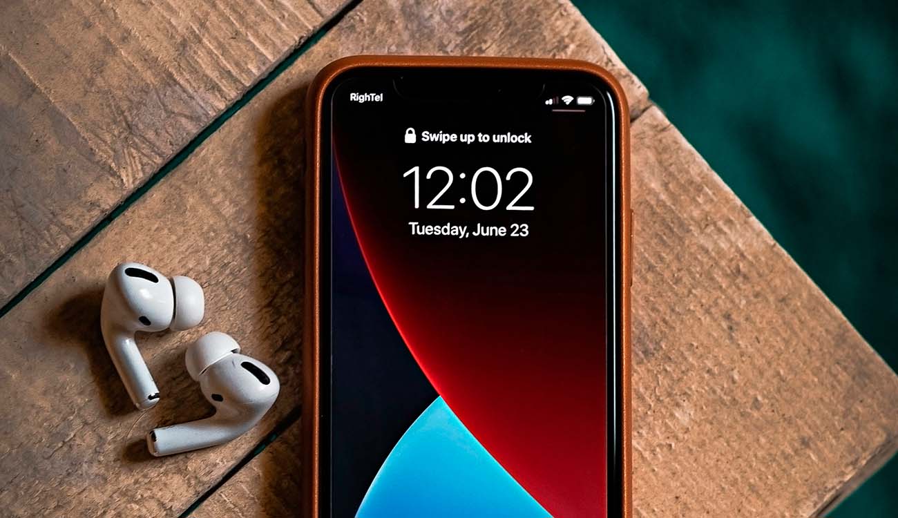 iPhone en una mesa