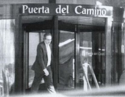 EL CARGO DE LA XUNTA SALE DE LA CITA. Los investigadores de la Agencia Tributaria captaron también la salida de la reunión del exdirector del Igape, instituto de crédito de la Xunta, a la puerta del mismo hotel tras tratar con Dorribo y Cobián el pago de las ayudas.