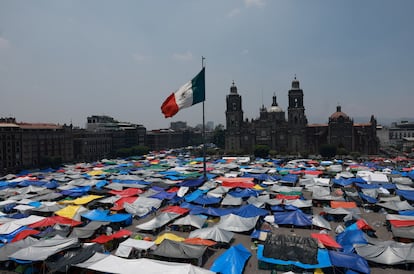 Campamento de la CNTE, en el zócalo capitalino, este jueves.