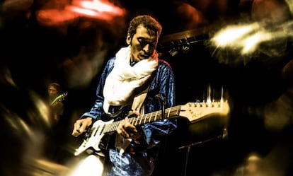 Bombino, en pleno concierto.