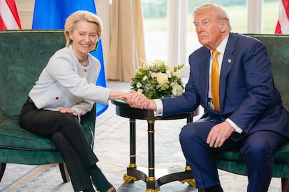Ursula von der Leyen y Donald Trump, este domingo durante su reunión en Turnberry (Escocia).