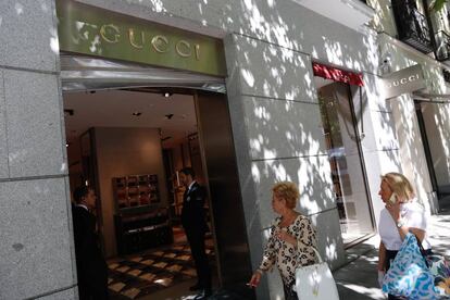 La entrada a la tienda de Gucci tras el alunizaje. 