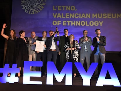 El equipo del museo L'Etno recibe el premio EMYA a mejor museo europeo este sábado en Barcelona.