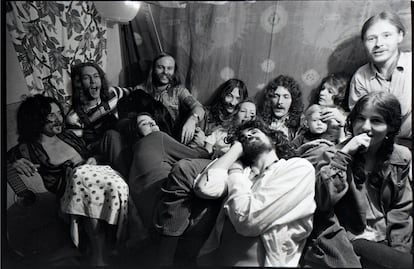 Karen Dalton junto a Peter, Karen y The Holy Modal Rounders en 1972