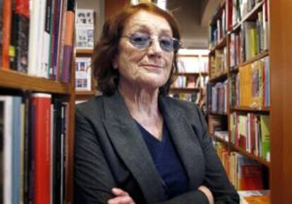 La escritora Rosa Regàs, posa durante una entrevista con la Agencia Efe.