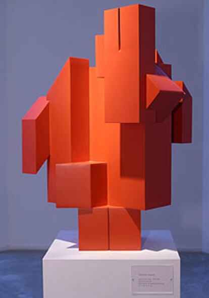 <i>Escultura roja</i> (1980), de Rueda.