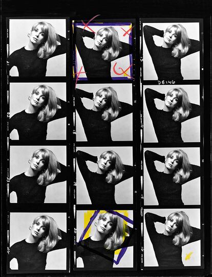 Hojas de contacto de una sesión que realizó con la actriz Catherine Deneuve, en 1966.