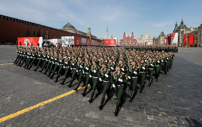 Las tropas rusas en la plaza Roja de Moscú el sábado 7 de mayo, durante el ensayo del desfile militar del Día de la Victoria.