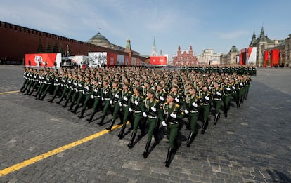 Las tropas rusas en la plaza Roja de Moscú el sábado 7 de mayo, durante el ensayo del desfile militar del Día de la Victoria. 