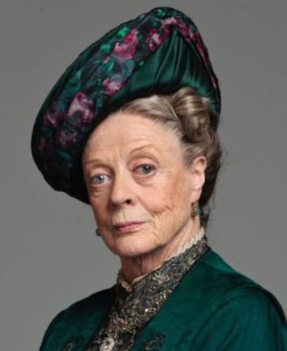 La actriz británica caracterizada como Violet Crawley, la condesa mordaz de 'Downton Abbey'.