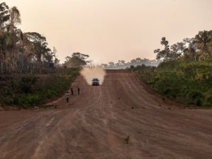 EL PAÍS recorre el Estado de Pará, donde conviven indígenas aislados, ganaderos en busca de pasto, agricultores sin tierra, policías sin recursos y zonas sin ley  un cóctel explosivo