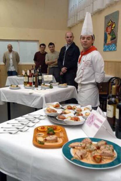 Personal de un restaurante en la localidad madrileña de Alcalá de Henares. EFE/Archivo