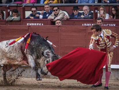 Toro Tiznaolla, de Miura, lidiado por Román el 3 de junio de 2018, en Las Ventas.