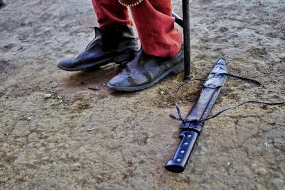 Su lucha mereció, en 2010, el reconocimiento del Premio Nacional de Derechos Humanos, que el propio ‘Chiquinho’ recibió de la entonces presidenta Dilma Rousseff. En la imagen, el machete del joven, indispensable para trabajar en las tierras del sertón. 