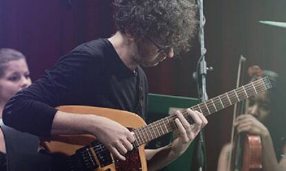 Óscar Peñas en un concierto.