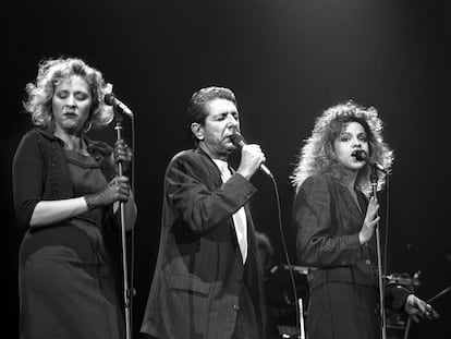 El poeta y cantautor canadiense Leonard Cohen, durante su actuación en el Palacio de los Deportes de la Comunidad de Madrid, dentro de las Fiestas de San Isidro, el 9 de mayo de 1988.