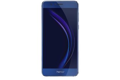 <strong>LA MEJOR RELACIÓN CALIDAD-PRECIO PARA LOS MODELOS CON ASPIRACIONES</strong></br>Recién presentado y con hambre de victoria. Huawei se ha esforzado por ofrecer un producto sólido para la atractiva gama media. El Honor 8 es un triunfo dentro de este sector de móviles. El comprador de este smartphone tendrá la sensación de contar con un móvil de lujo en sus manos por sus prestaciones técnicas. Tocará, eso sí, proteger su pantalla con una funda, pues tiene tendencia a rayarse. <strong>Precio:</strong> desde 360 €. <strong>Procesador:</strong> Octa Core Hisilicon Kirin 950. <strong>Tamaño de pantalla:</strong> 5,2’’. <strong>Memoria RAM:</strong> 4 GB