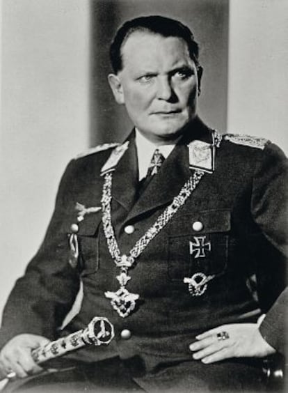 Herman Goering con sus condecoraciones.