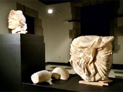 Partes de la escultura de la Venus de Iluro.
