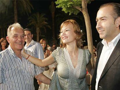 Leire Pajín, con Alejandro Soler a su izquierda, ayer en Elche.