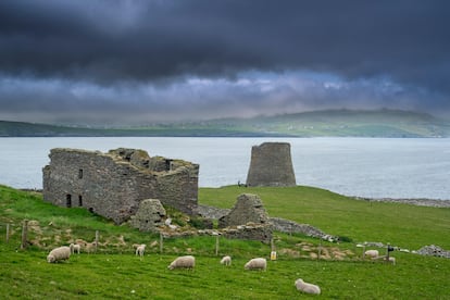 Mousa Broch, en la isla de Mousa, parte del archipiélago de las Shetland (Noruega).