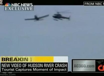 Imagen de un vídeo que tomó un turista del choque resgitrado el pasado fin de semana entre una avioneta y un helicóptero sobre el río Hudson