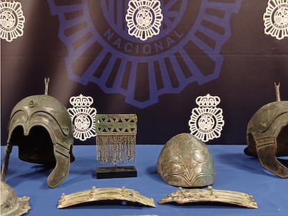 Cascos y elementos decorativos celtíberos incautados en la Operación Pendejo.