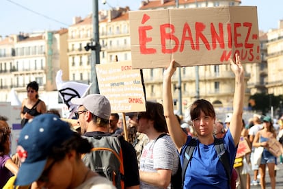 La protesta contra Macron este sábado en el centro de Marsella.