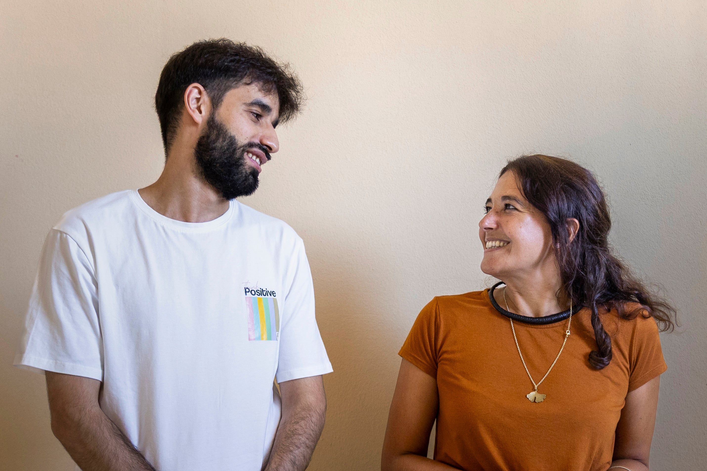 Alaa Faraj, con Alessandra Sciurba, abogada y activista que le ha ayudado en su proceso y con la que ha contraído matrimonio.