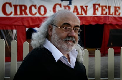 Rafael Pla, 'El Gran Fele', delante de su circo en Valencia, en 2005.