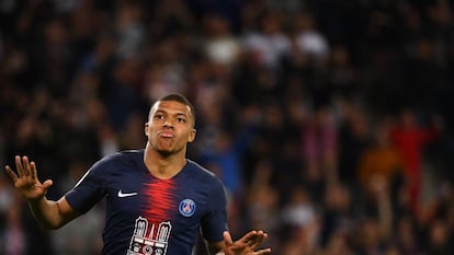 Mbappé celebra un gol con el PSG.