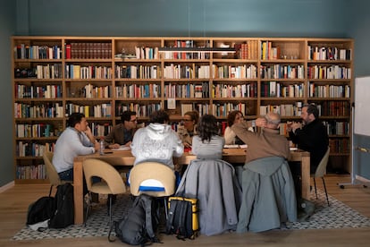 Un momento de una de las sesiones de escritura creativa en el Taller de Mundos Posibles.