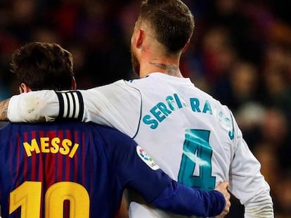 Leo Messi y Sergio Ramos durante un clásico.